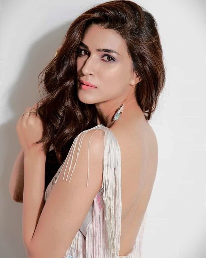 Kriti Sanon Biography, Age, Height, Weight, Husband, Boyfriend, Family, Net Worth, Current Affairs