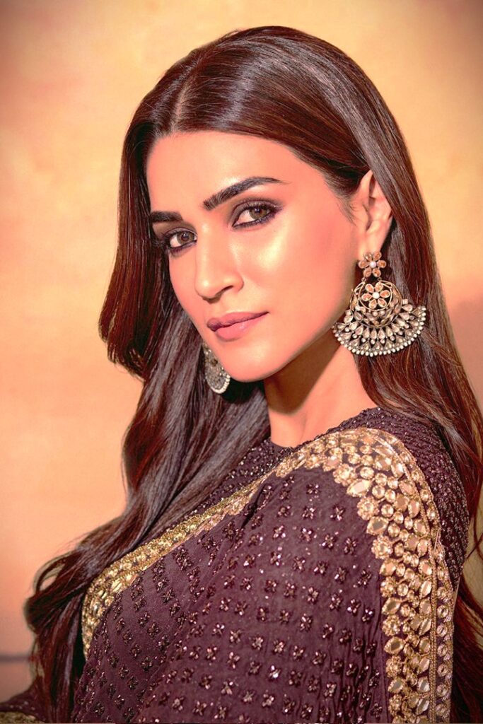 Kriti Sanon Biography, Age, Height, Weight, Husband, Boyfriend, Family, Net Worth, Current Affairs